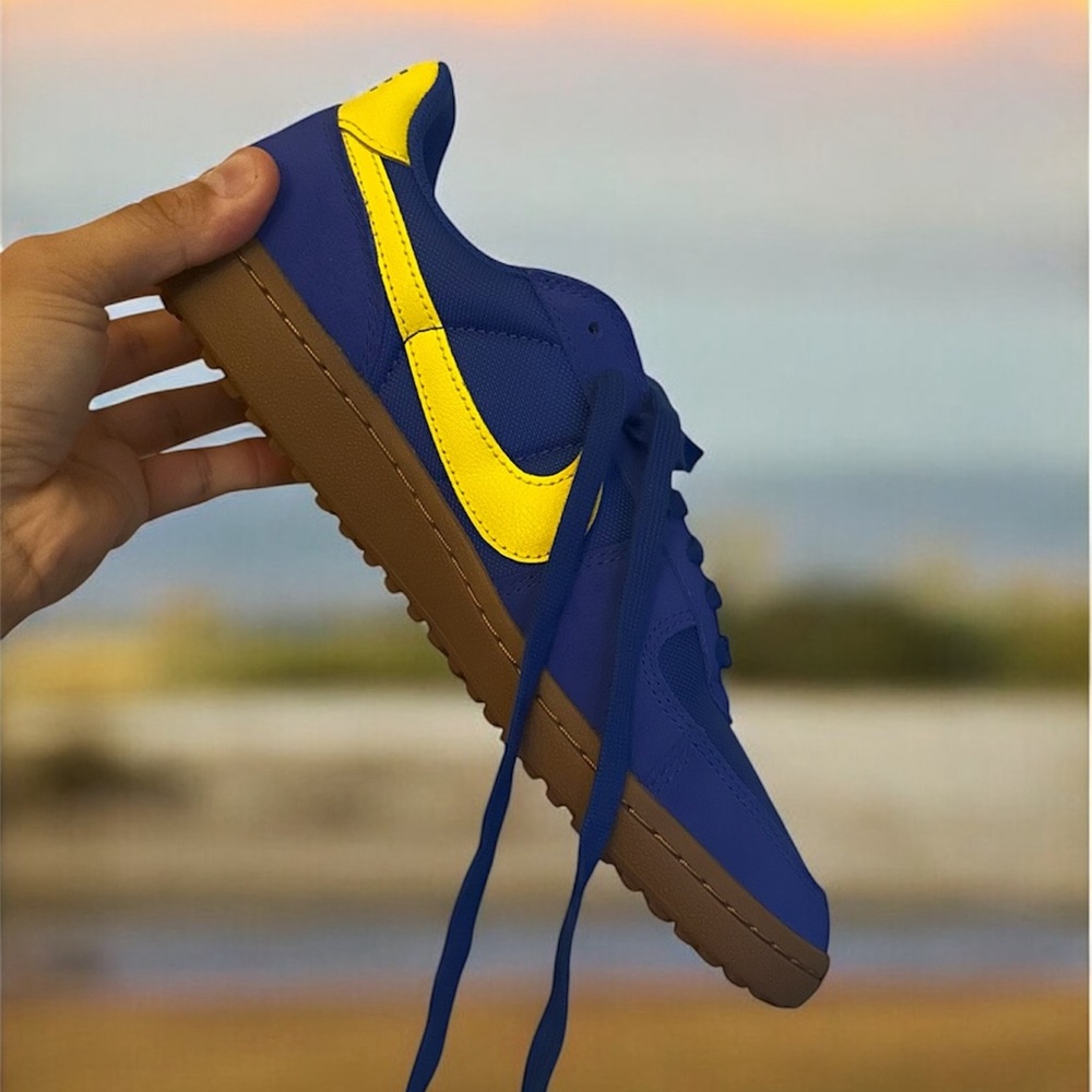 Nike Men's Vibrant Blue and Yellow Sneakers